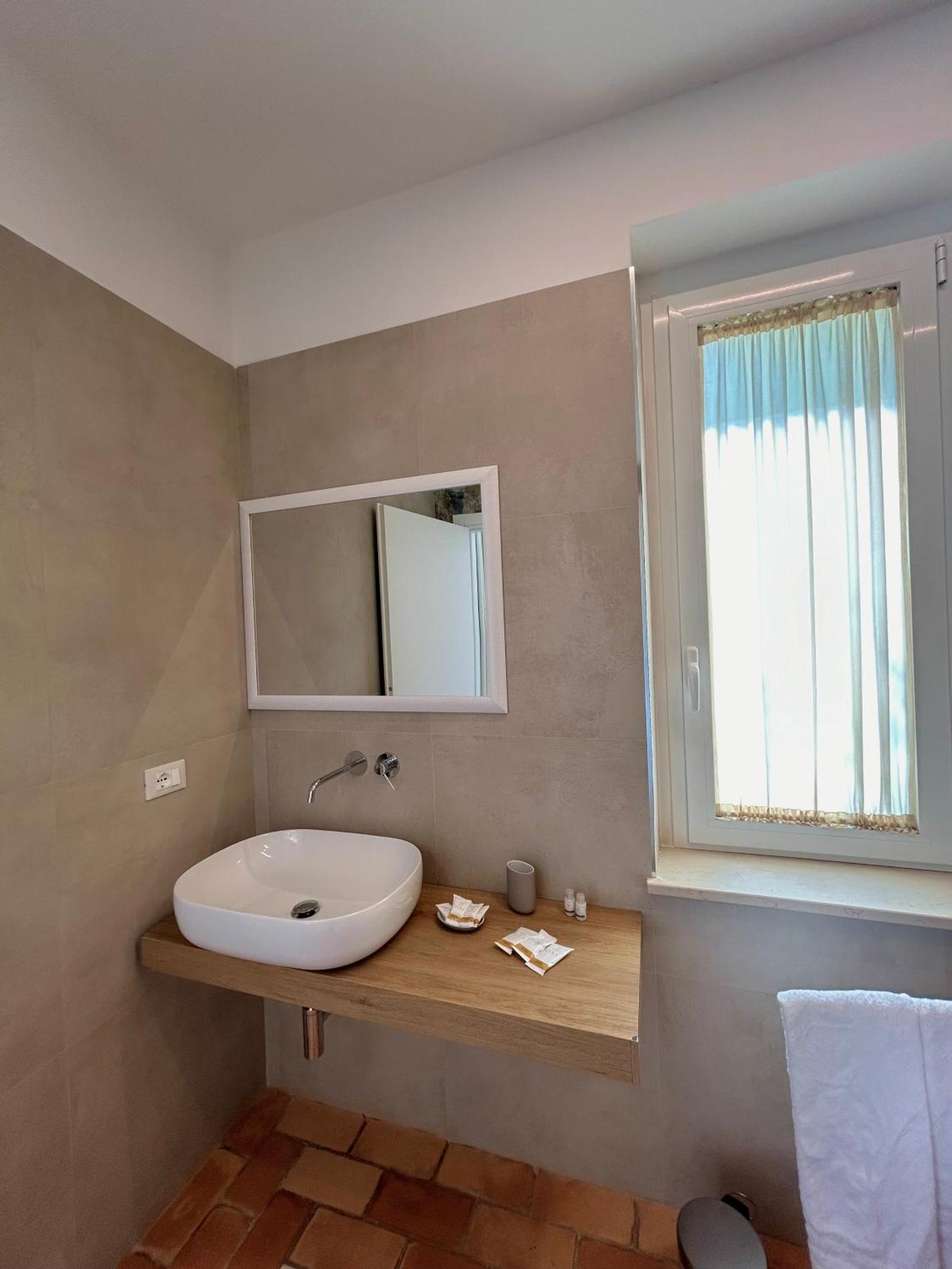 La Dependance Luxury Rooms フランカヴィッラ・アル・マーレ エクステリア 写真