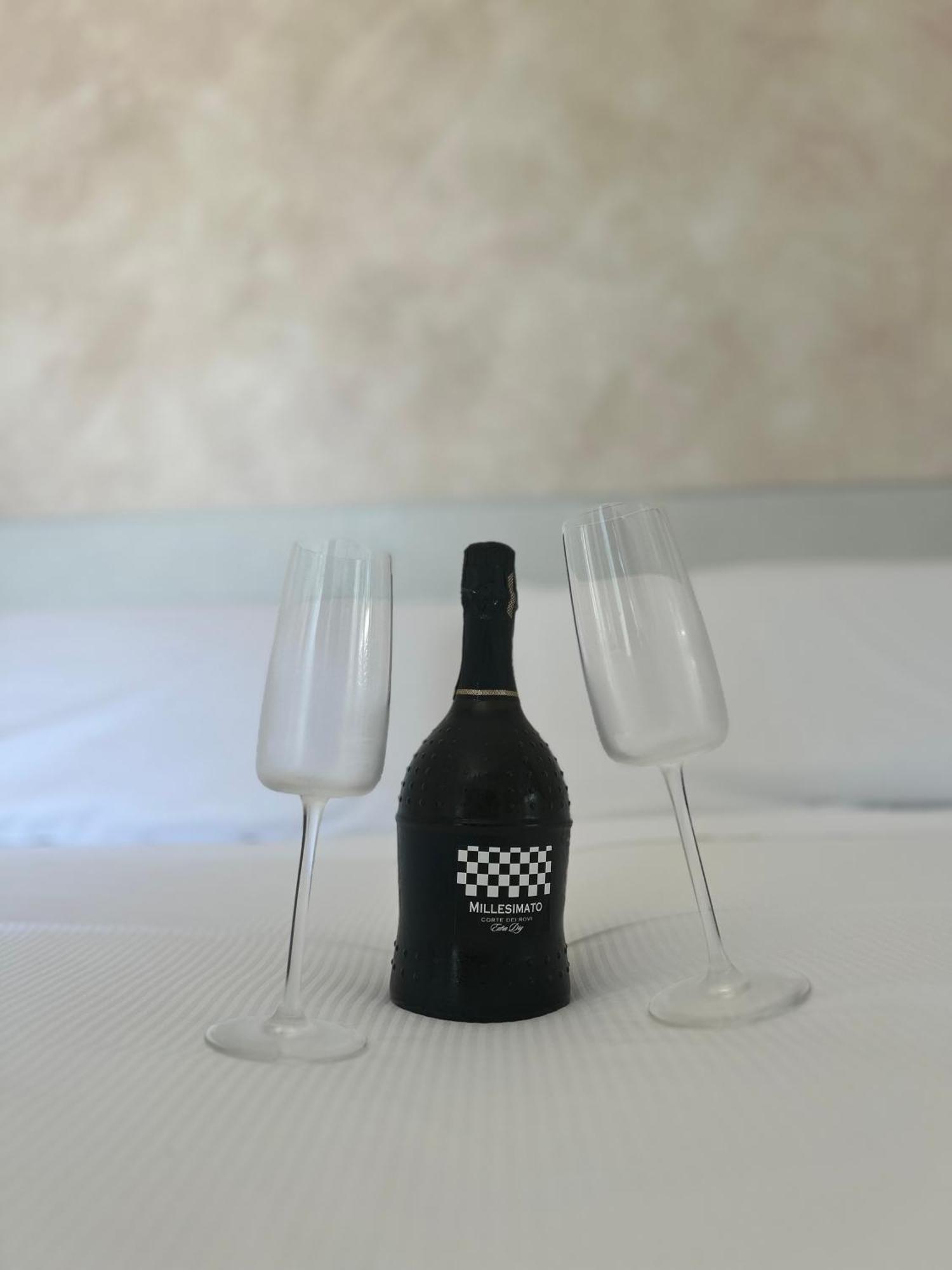 La Dependance Luxury Rooms フランカヴィッラ・アル・マーレ エクステリア 写真