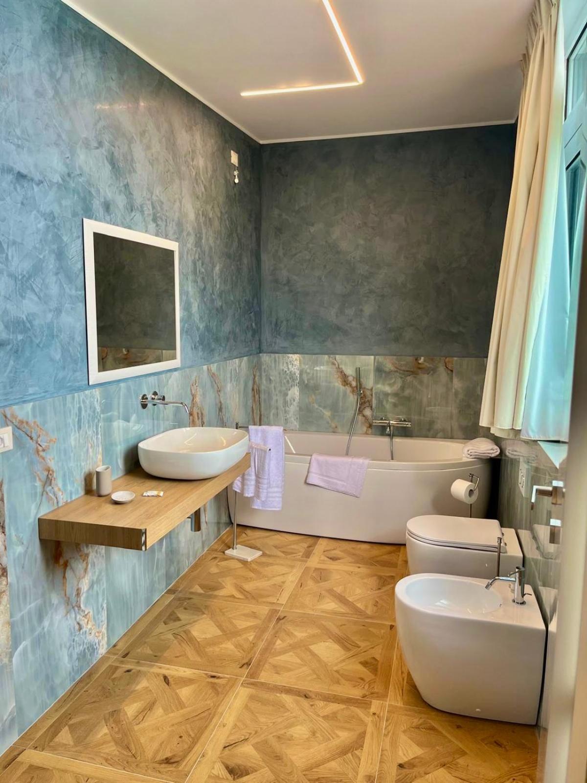 La Dependance Luxury Rooms フランカヴィッラ・アル・マーレ エクステリア 写真