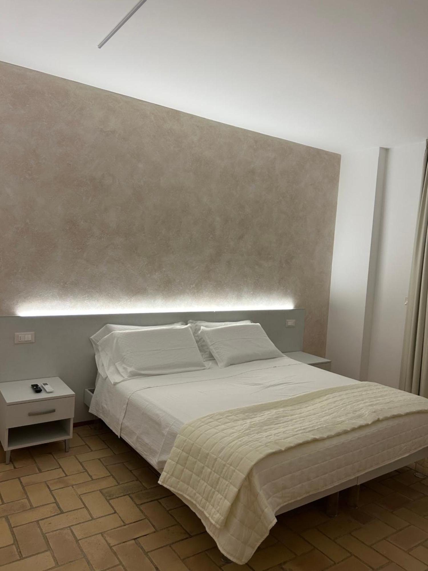 La Dependance Luxury Rooms フランカヴィッラ・アル・マーレ エクステリア 写真